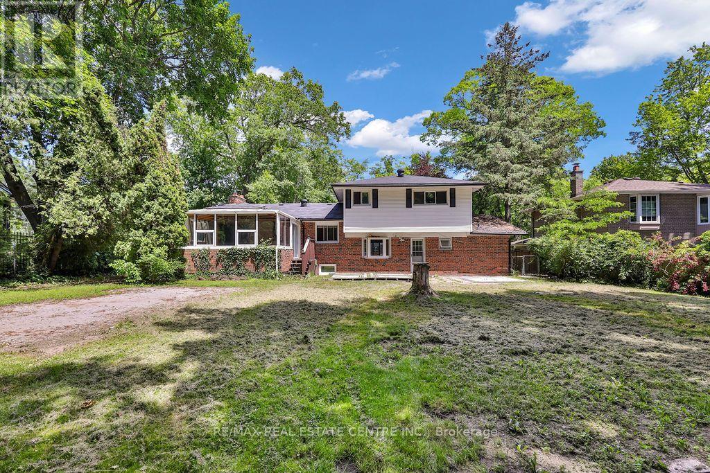 1366 ALDO DRIVE - 32