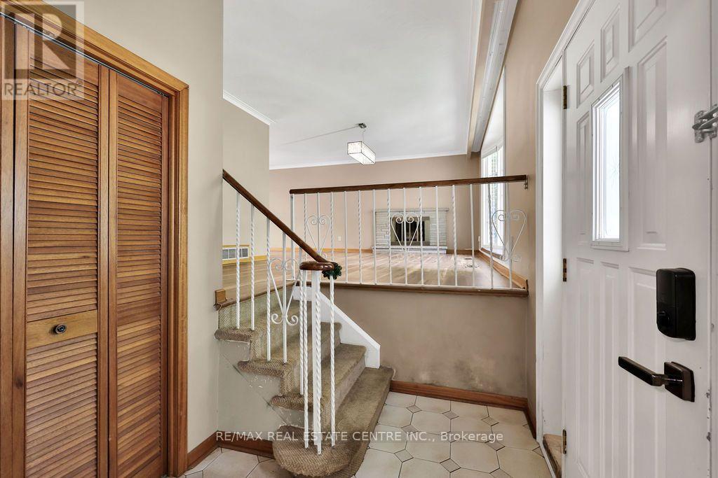 1366 ALDO DRIVE - 5
