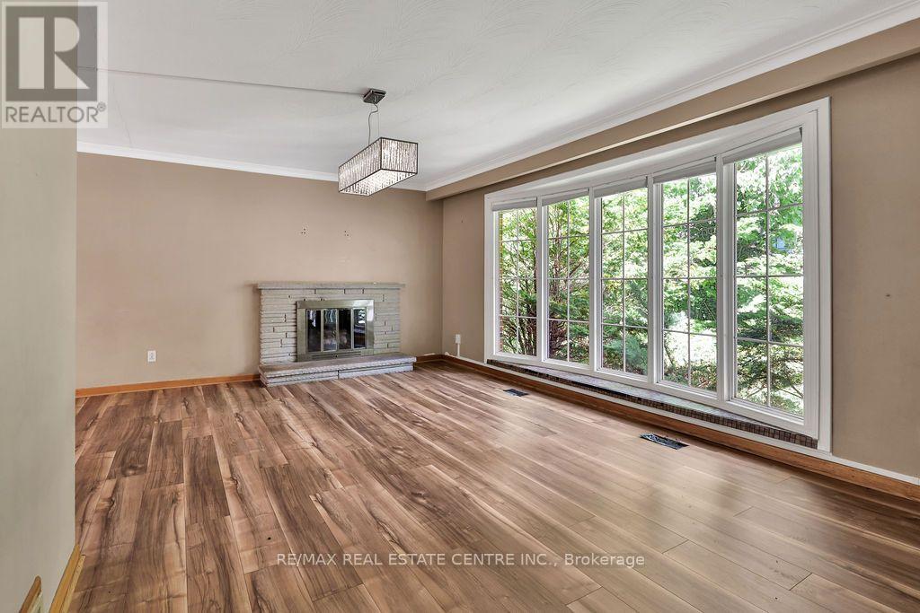 1366 ALDO DRIVE - 6