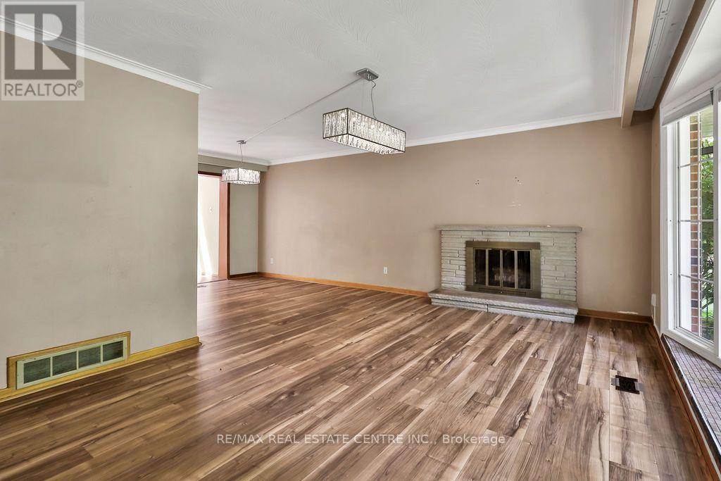 1366 ALDO DRIVE - 7