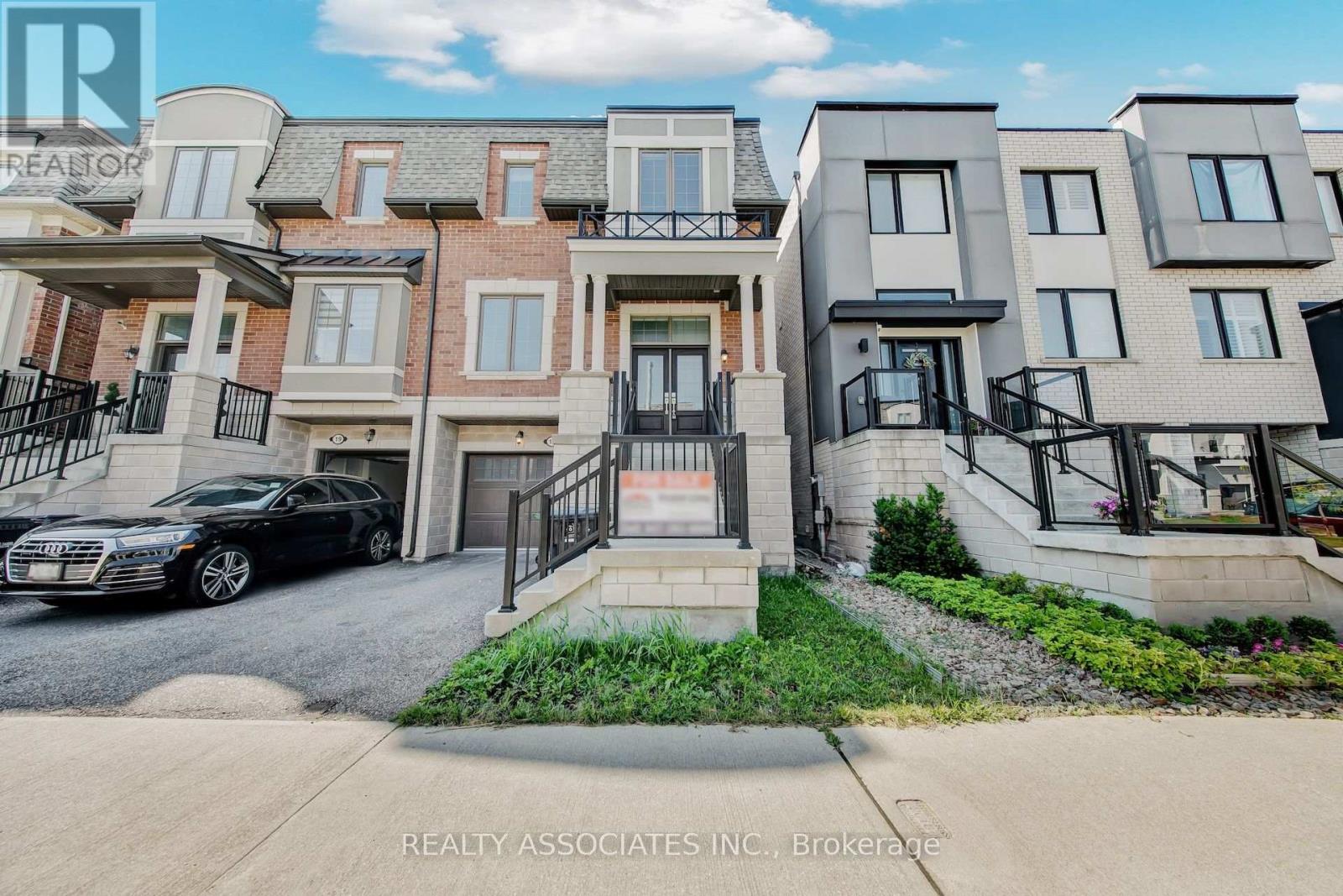 17 VAUDEVILLE DRIVE - 1