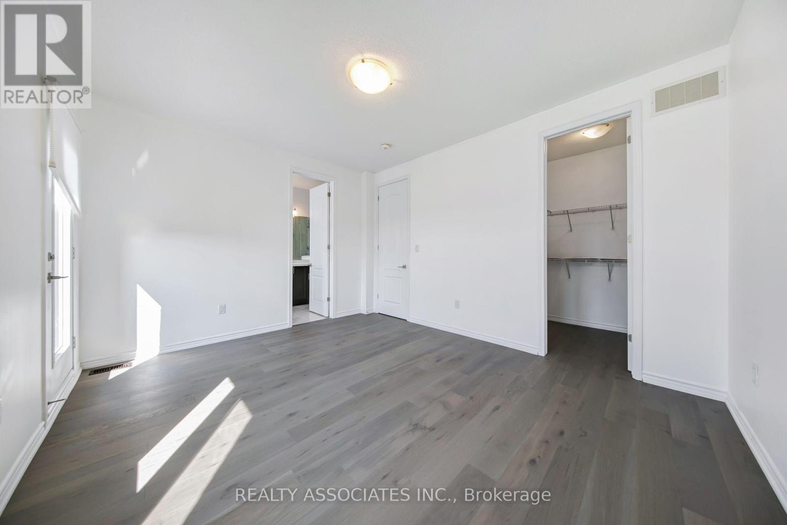 17 VAUDEVILLE DRIVE - 14