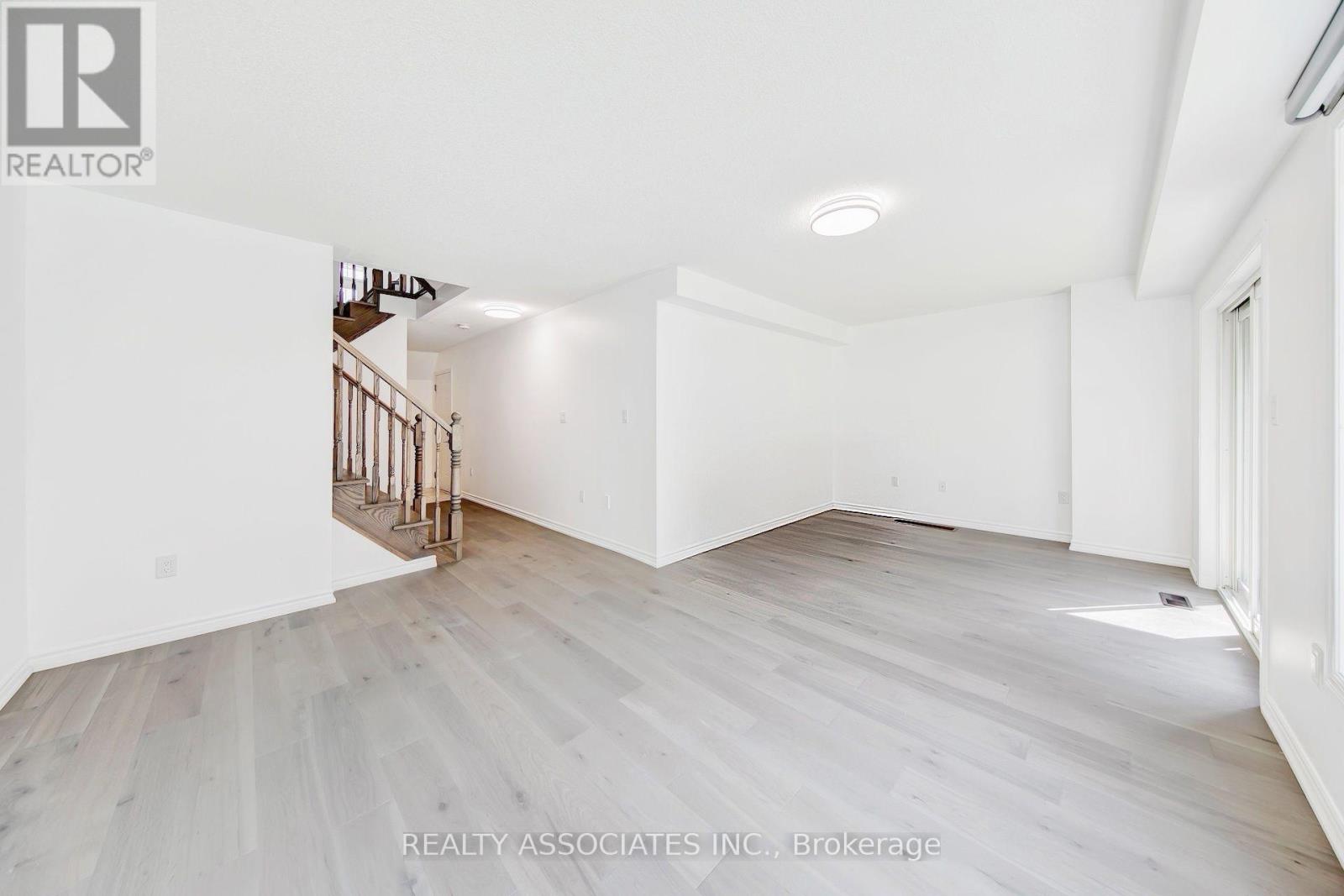 17 VAUDEVILLE DRIVE - 18