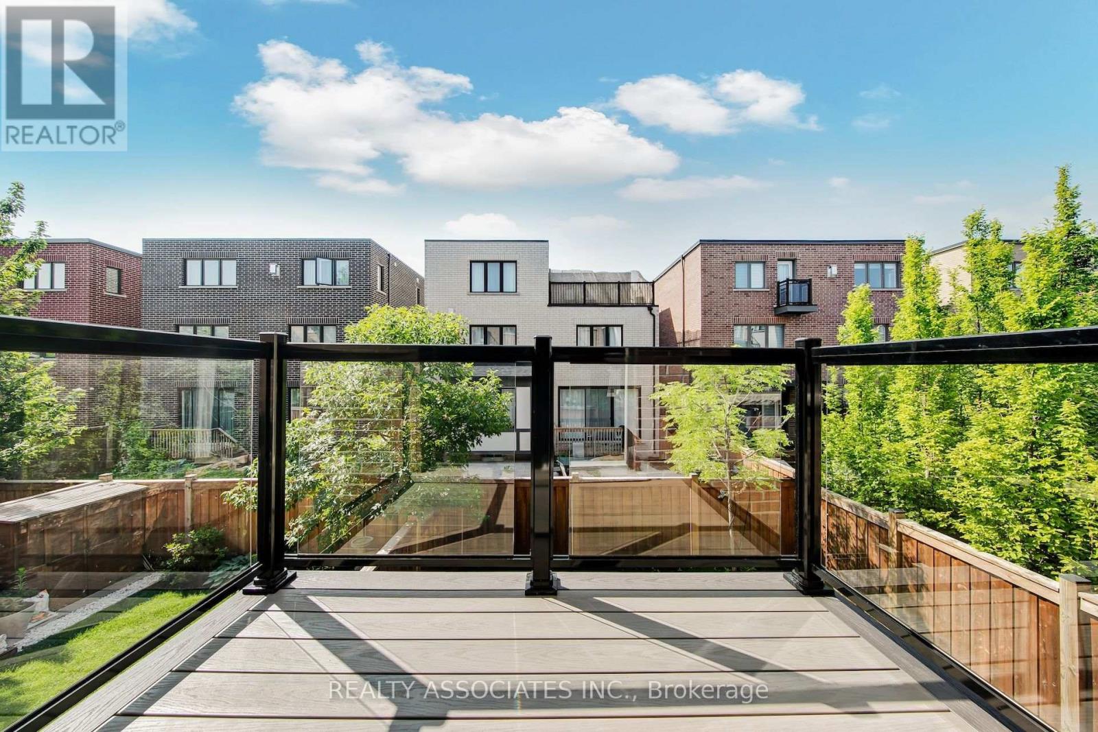 17 VAUDEVILLE DRIVE - 2