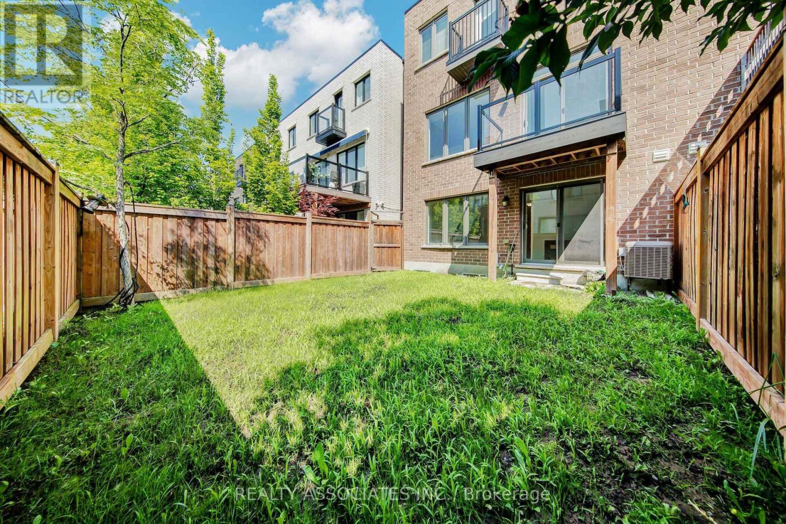 17 VAUDEVILLE DRIVE - 3