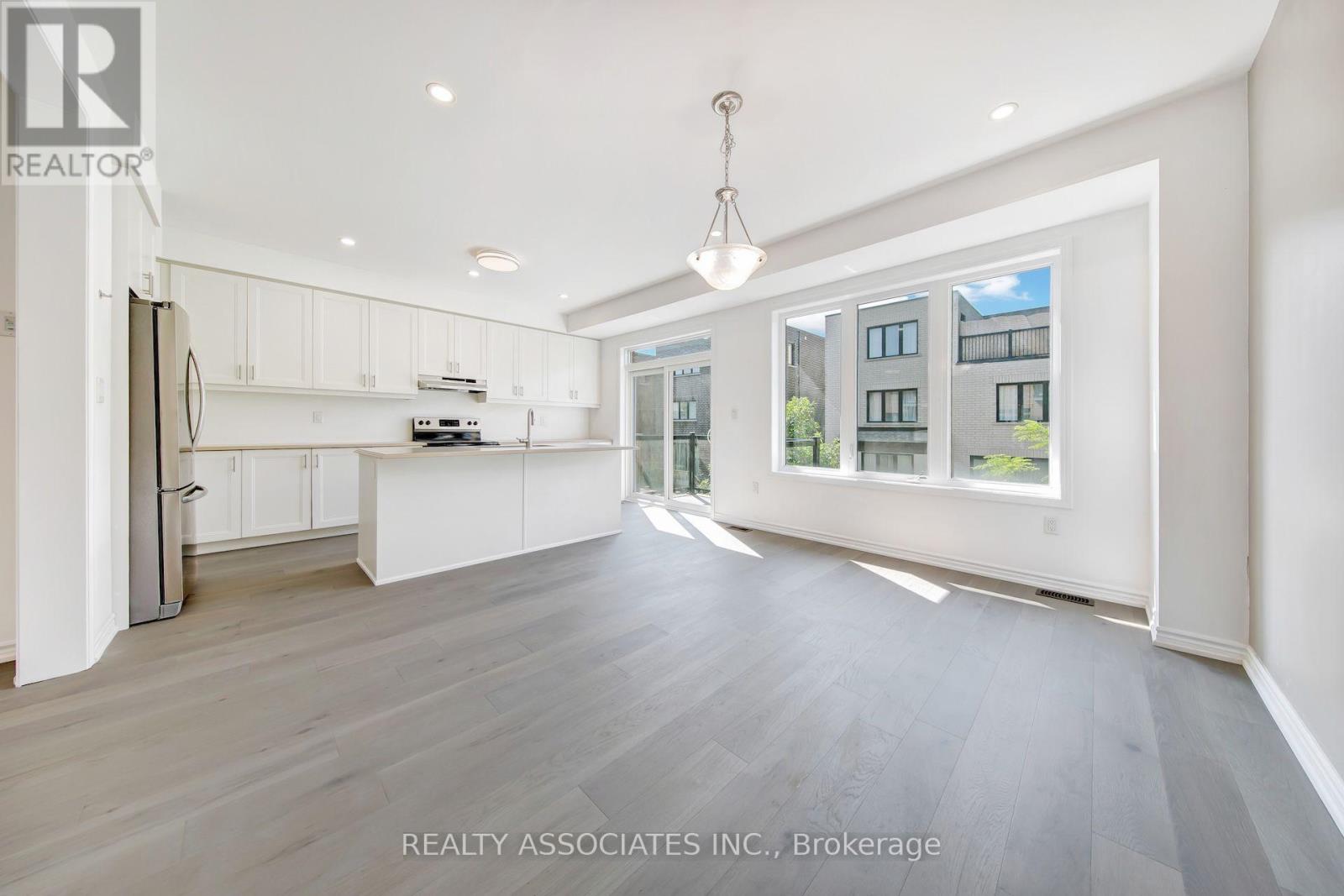17 VAUDEVILLE DRIVE - 6