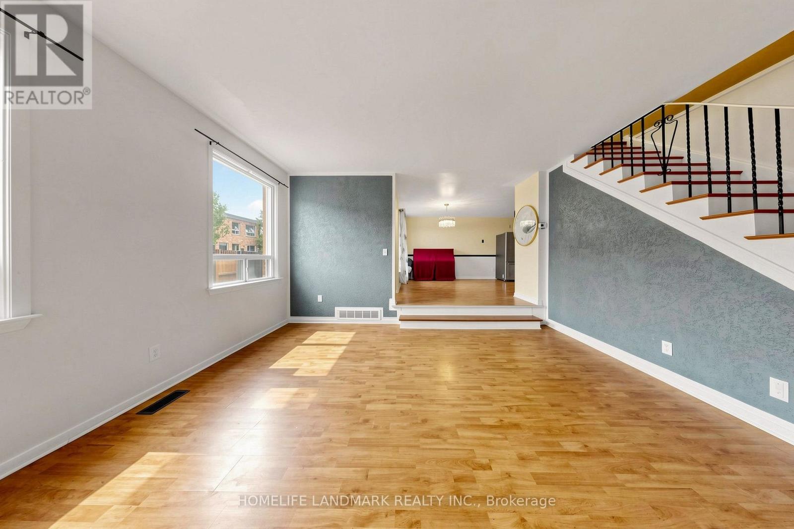 #6 61 ARDGLEN DRIVE - 13