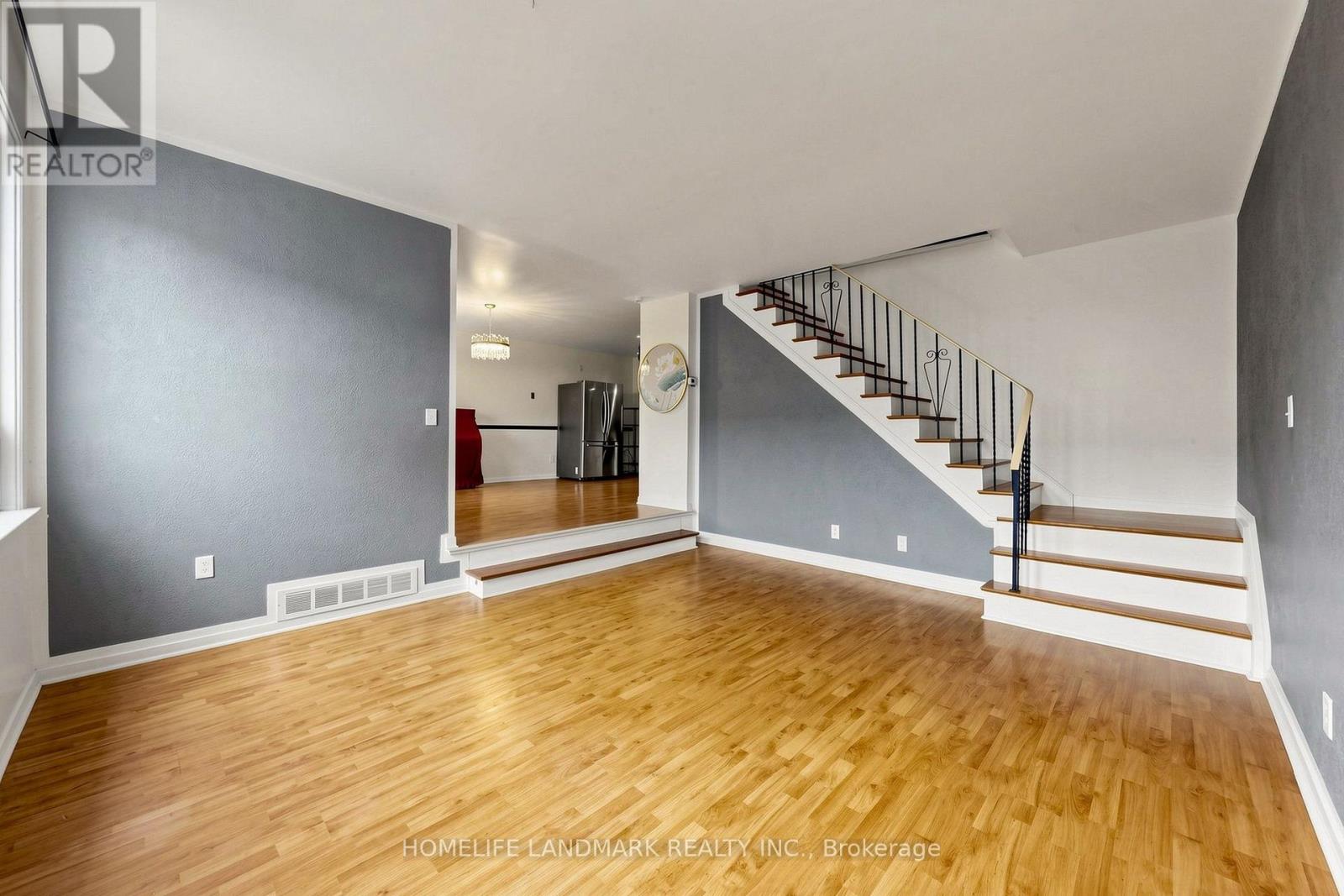 #6 61 ARDGLEN DRIVE - 14