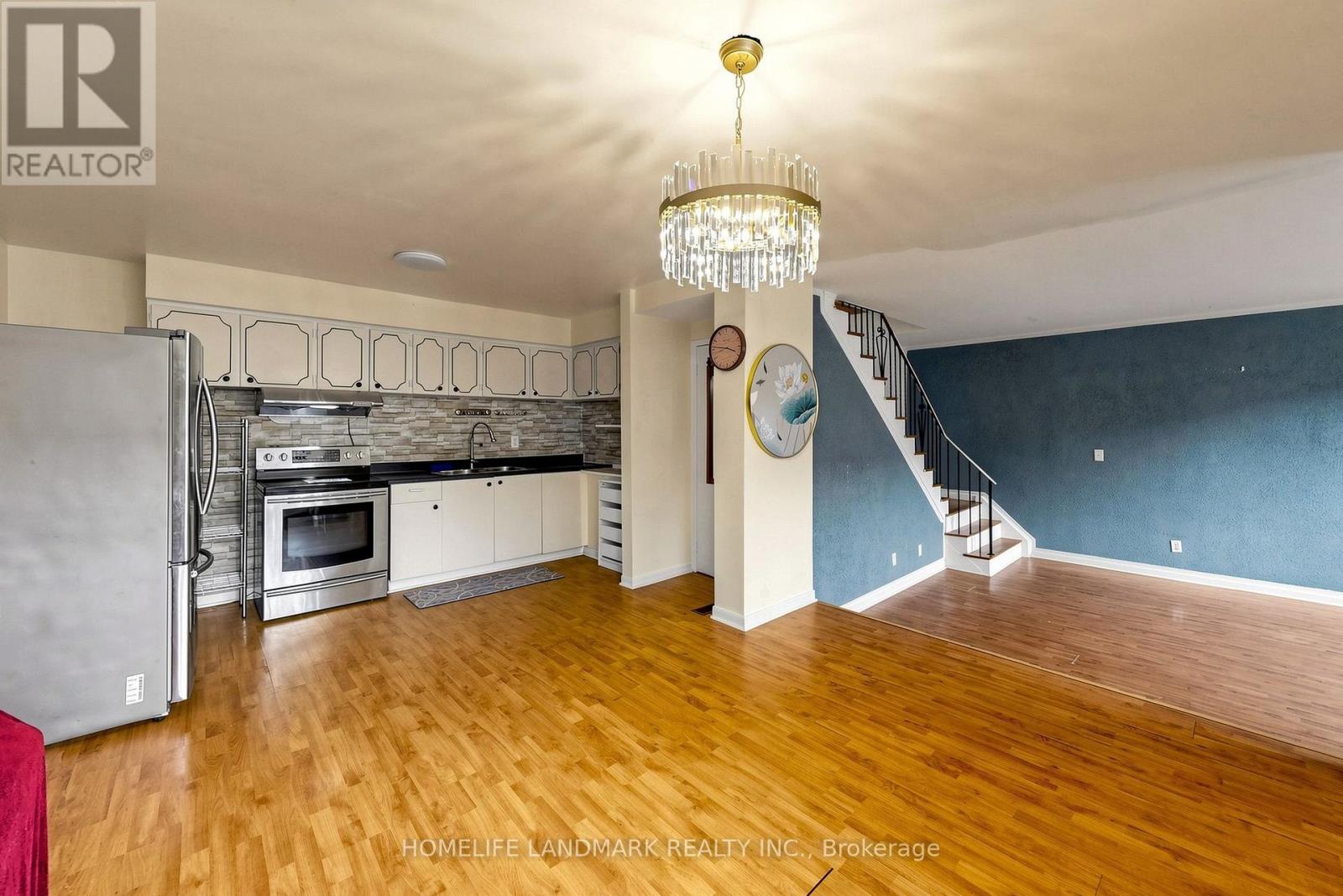 #6 61 ARDGLEN DRIVE - 17