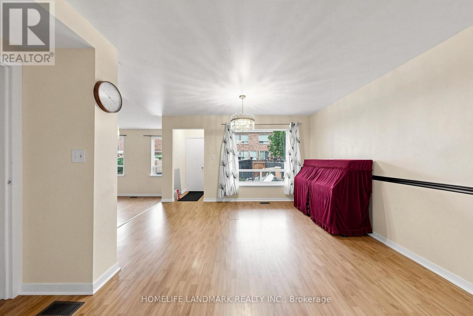 #6 61 ARDGLEN DRIVE - 18