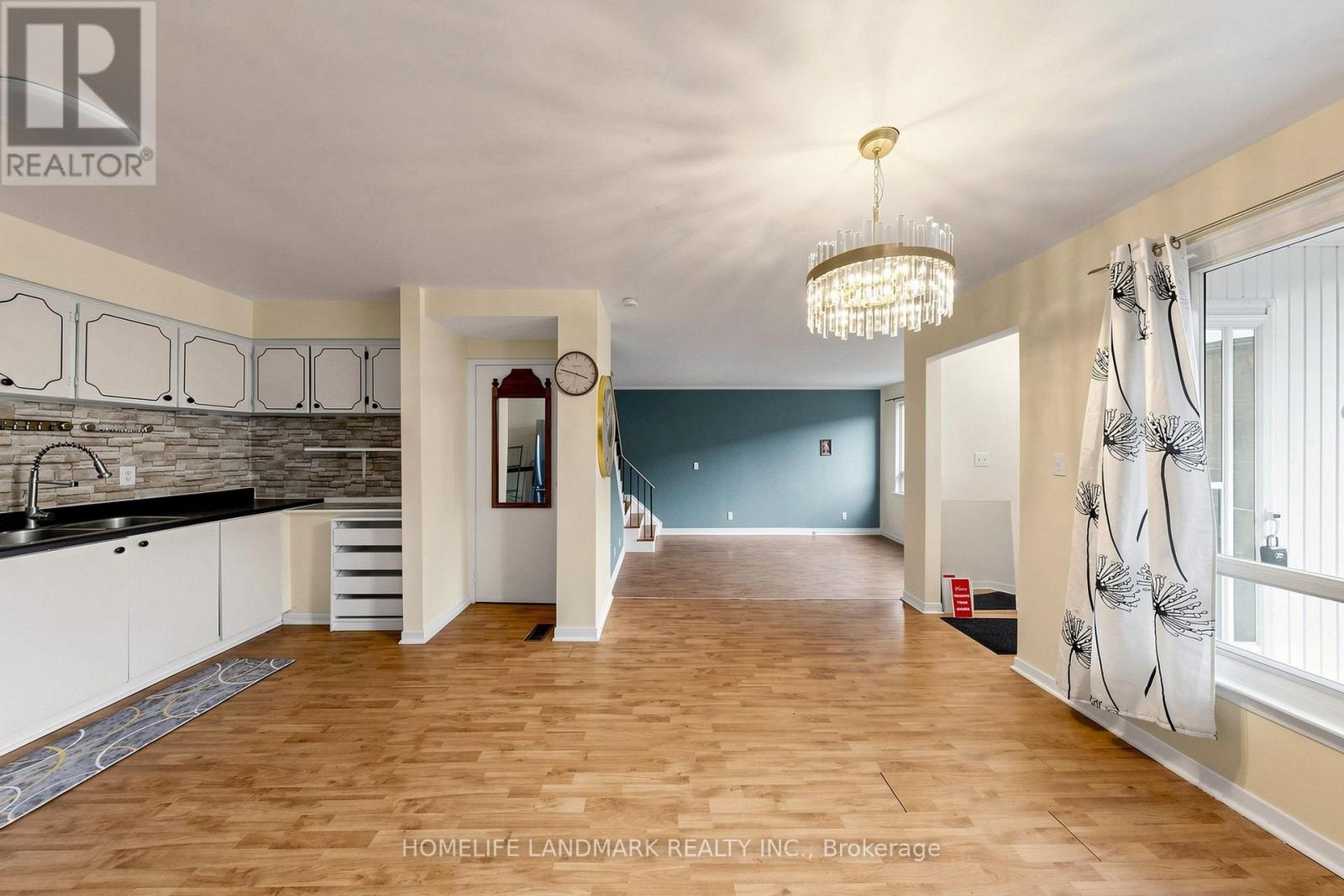 #6 61 ARDGLEN DRIVE - 19
