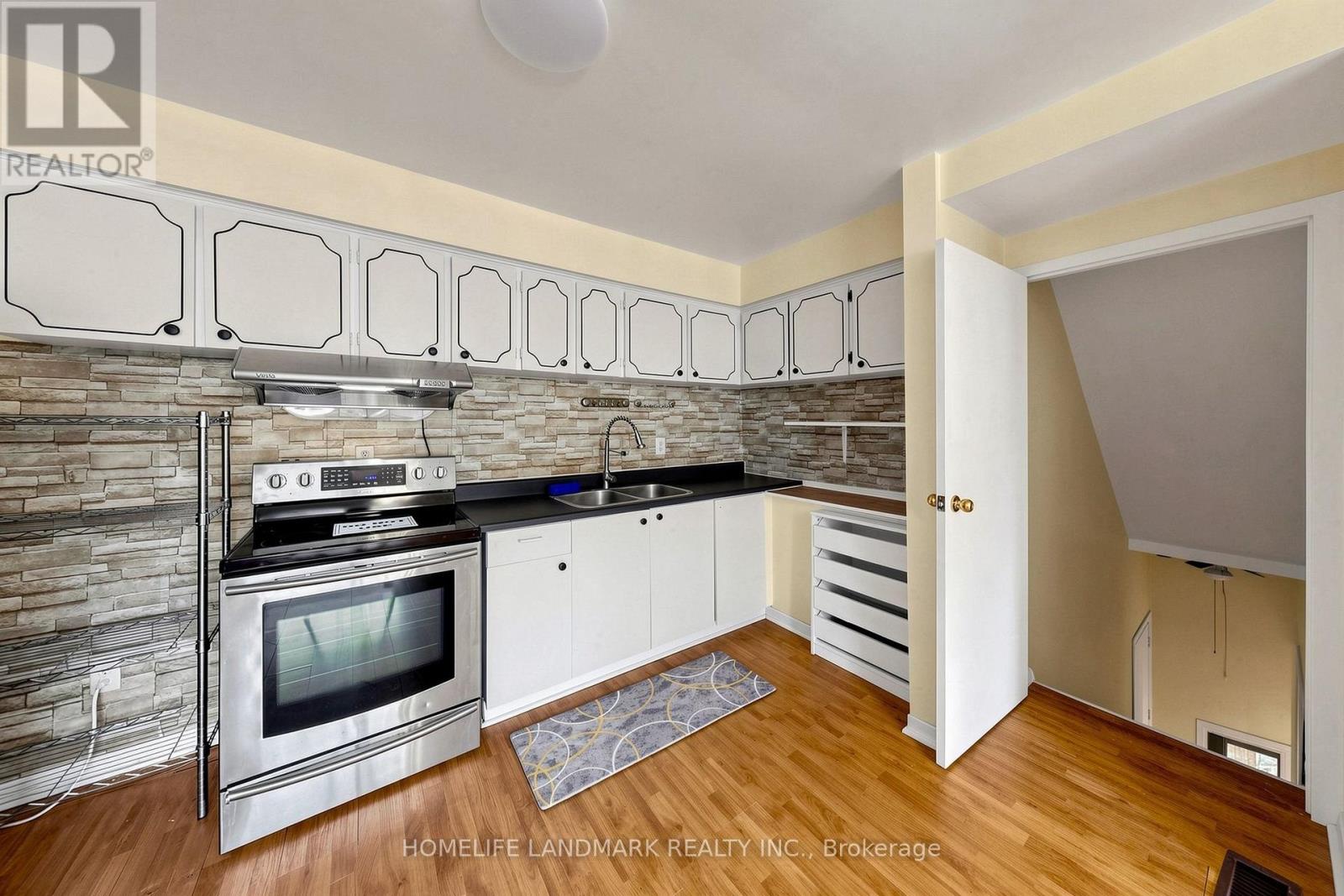 #6 61 ARDGLEN DRIVE - 20