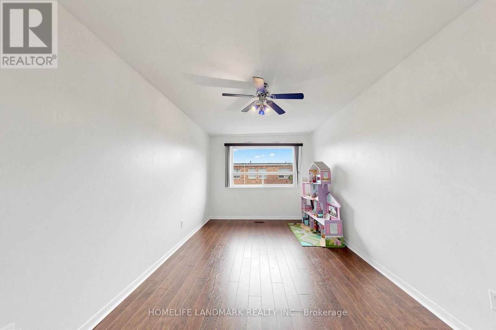 #6 61 ARDGLEN DRIVE - 22