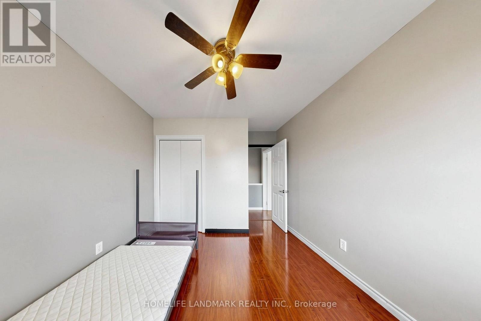 #6 61 ARDGLEN DRIVE - 32
