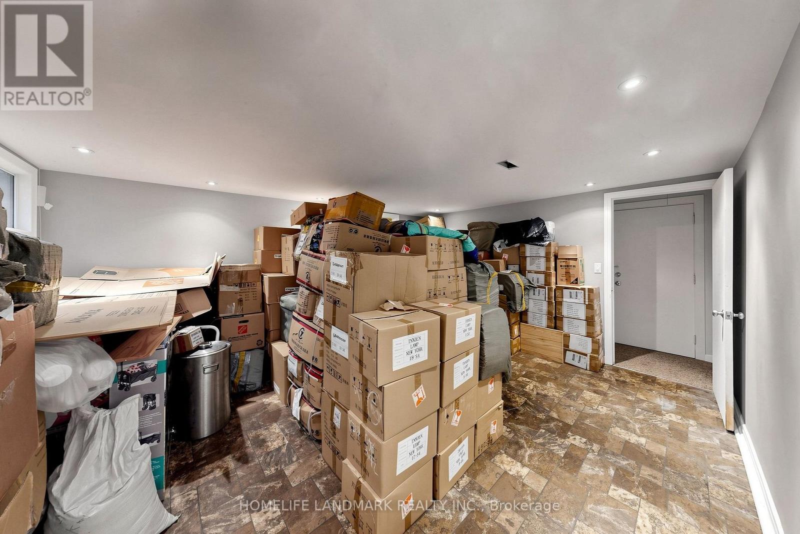 #6 61 ARDGLEN DRIVE - 35