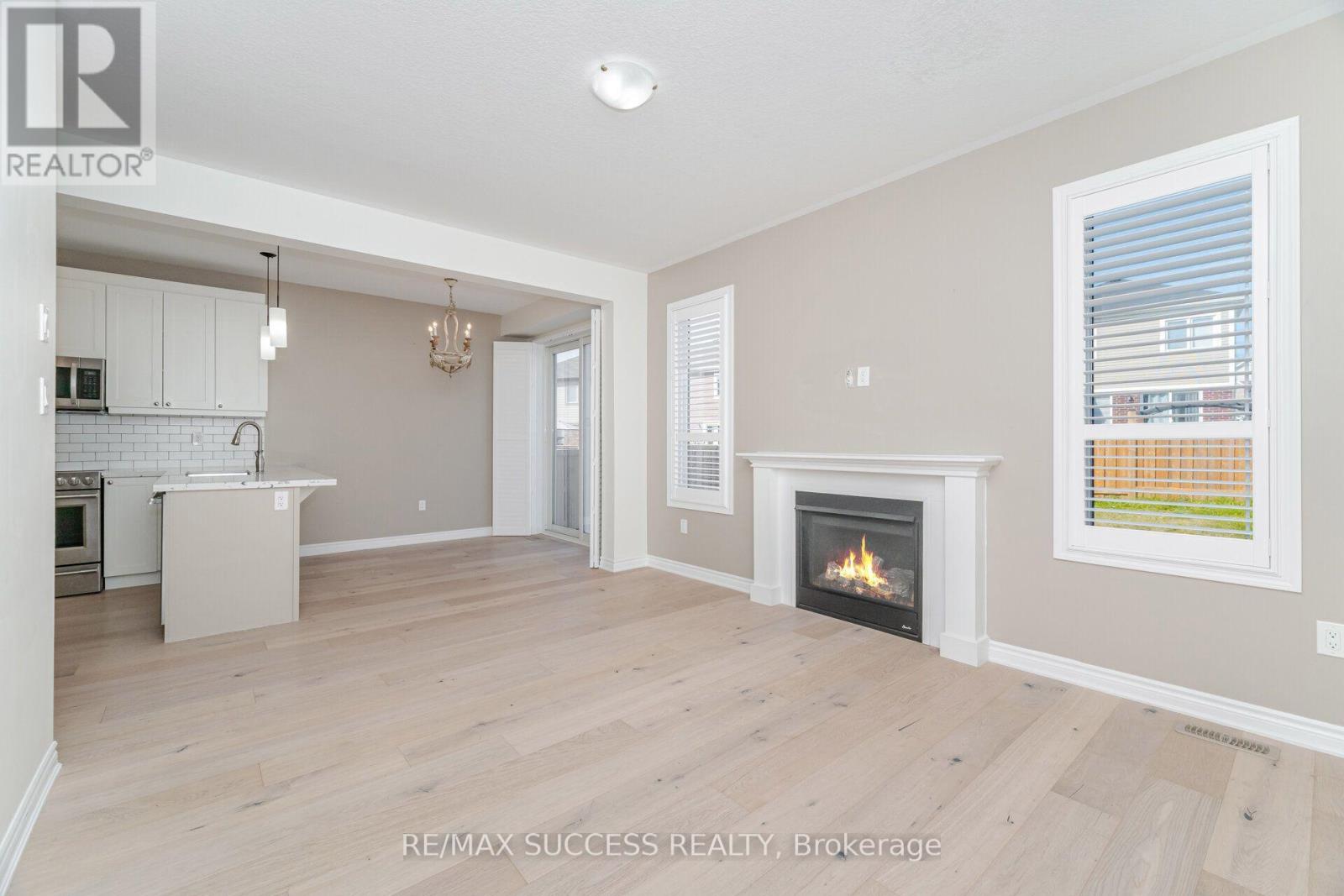 28 PICKETT PLACE - 11