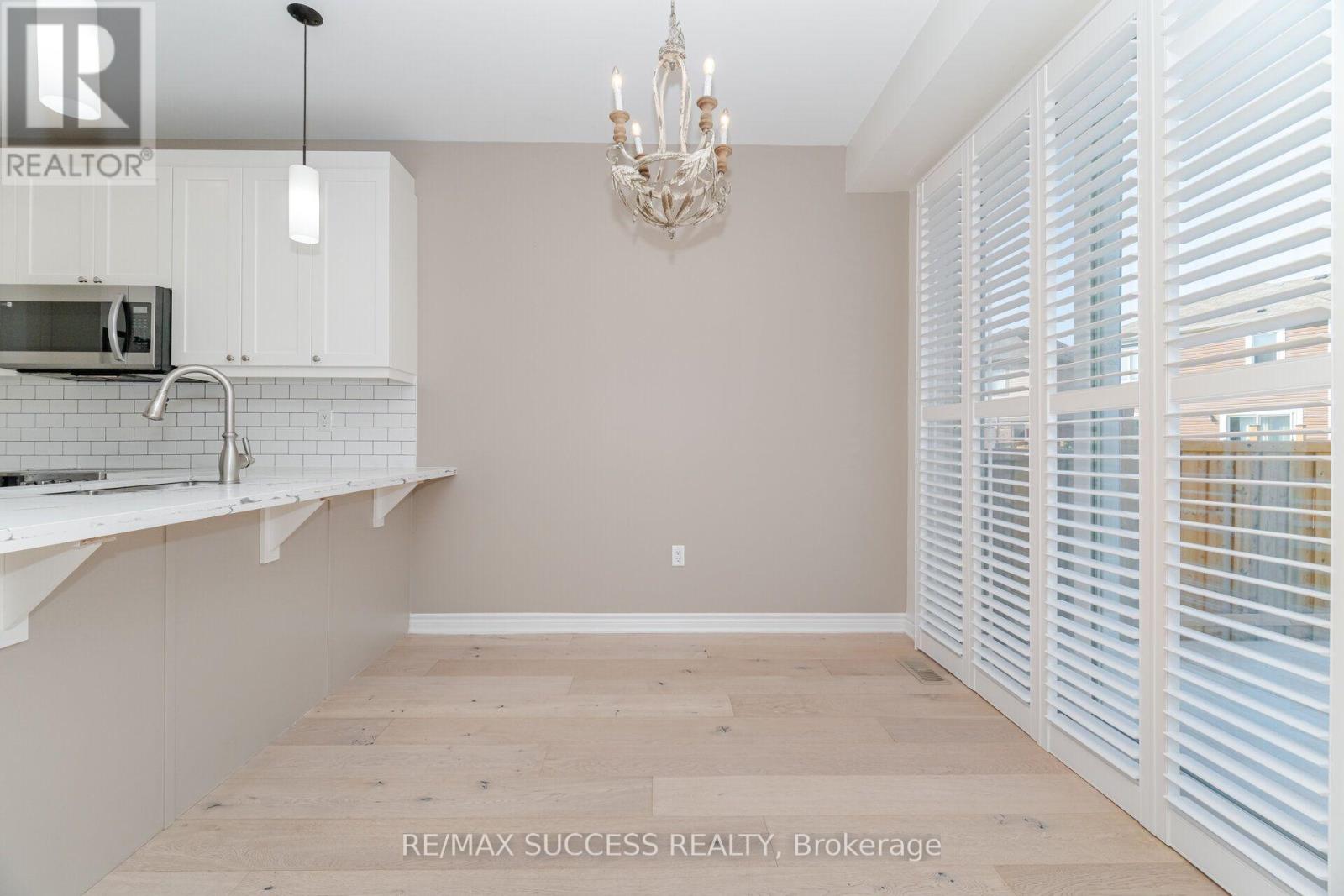 28 PICKETT PLACE - 15