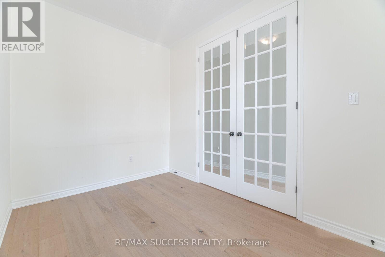 28 PICKETT PLACE - 22