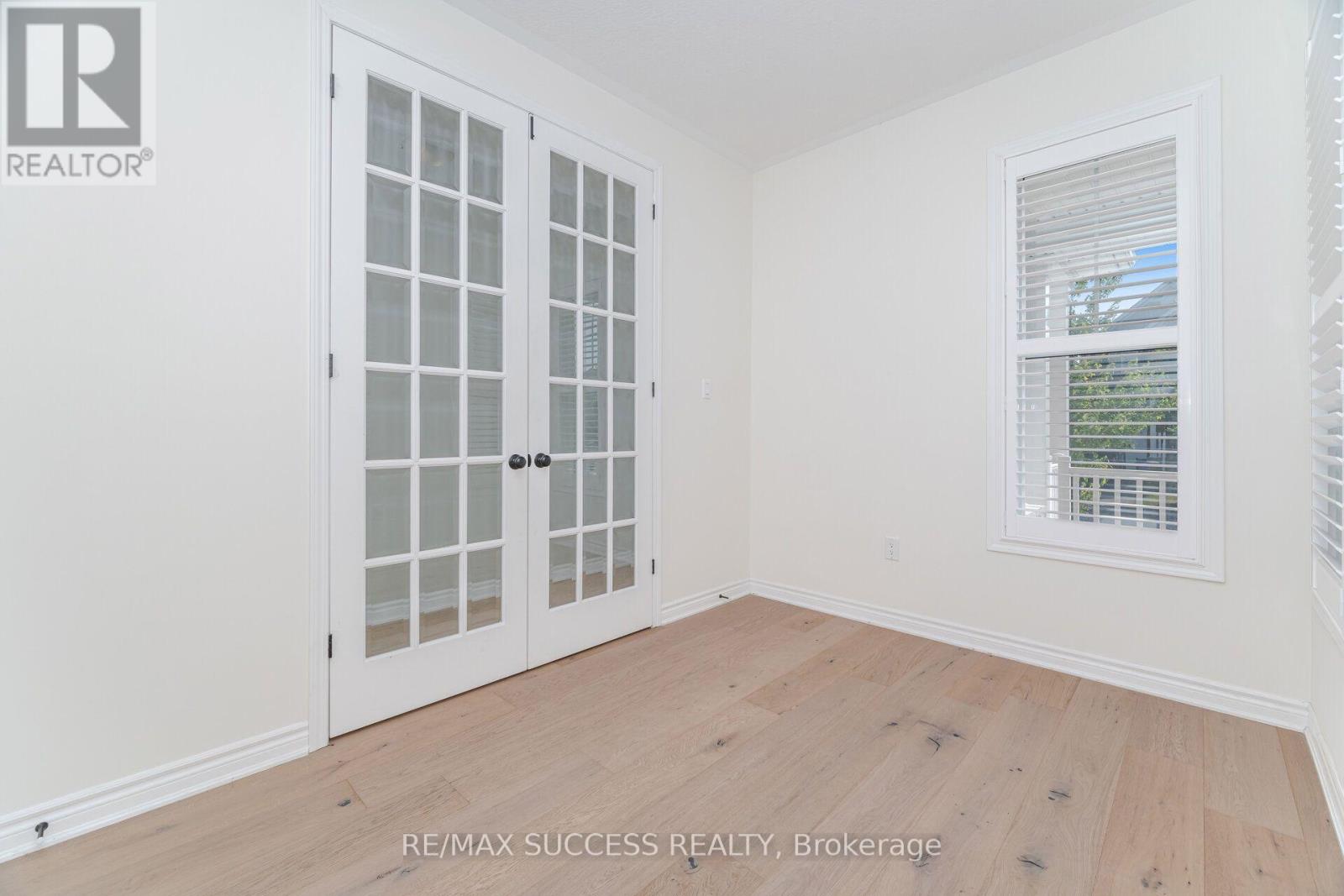 28 PICKETT PLACE - 24