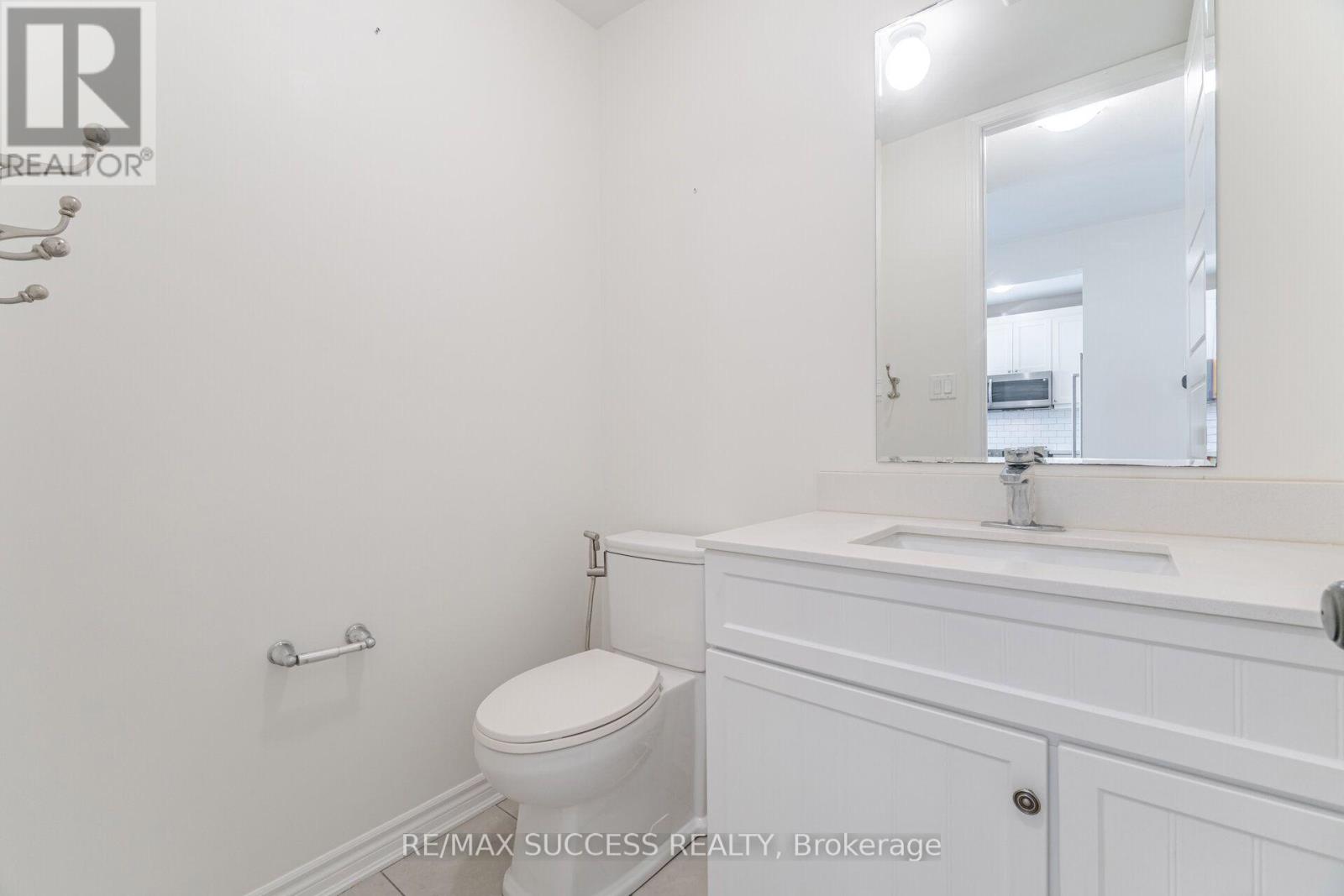 28 PICKETT PLACE - 25