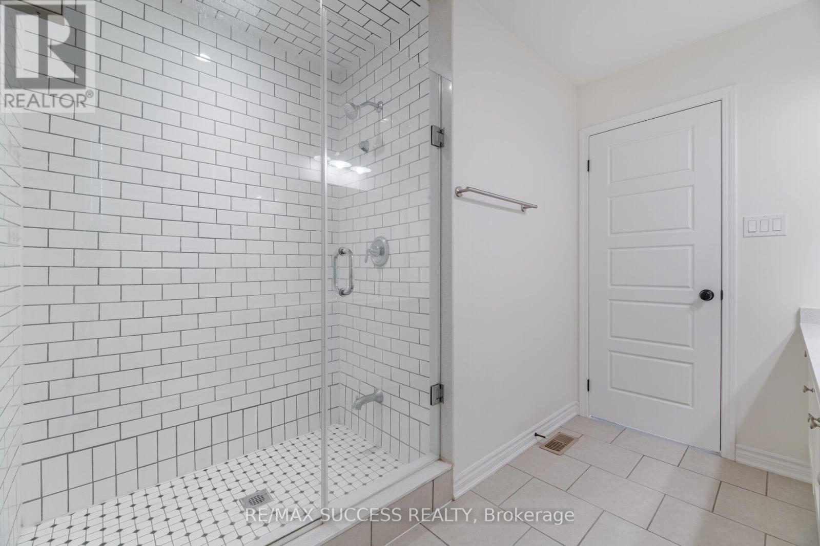 28 PICKETT PLACE - 31