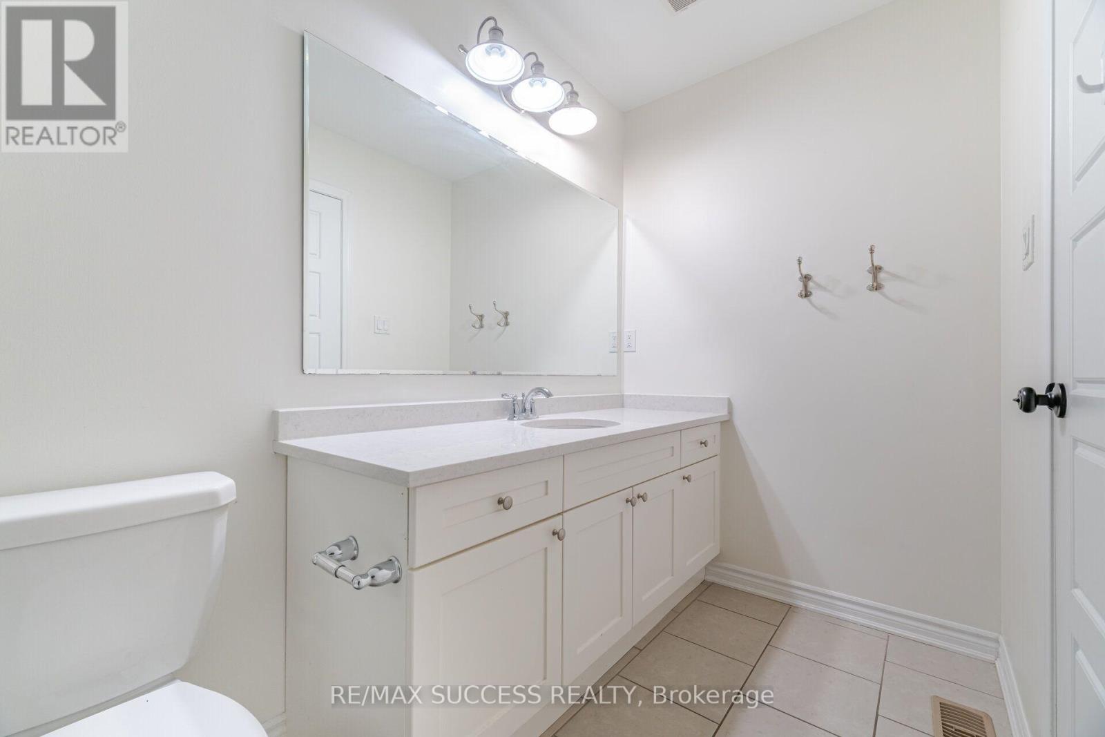 28 PICKETT PLACE - 37