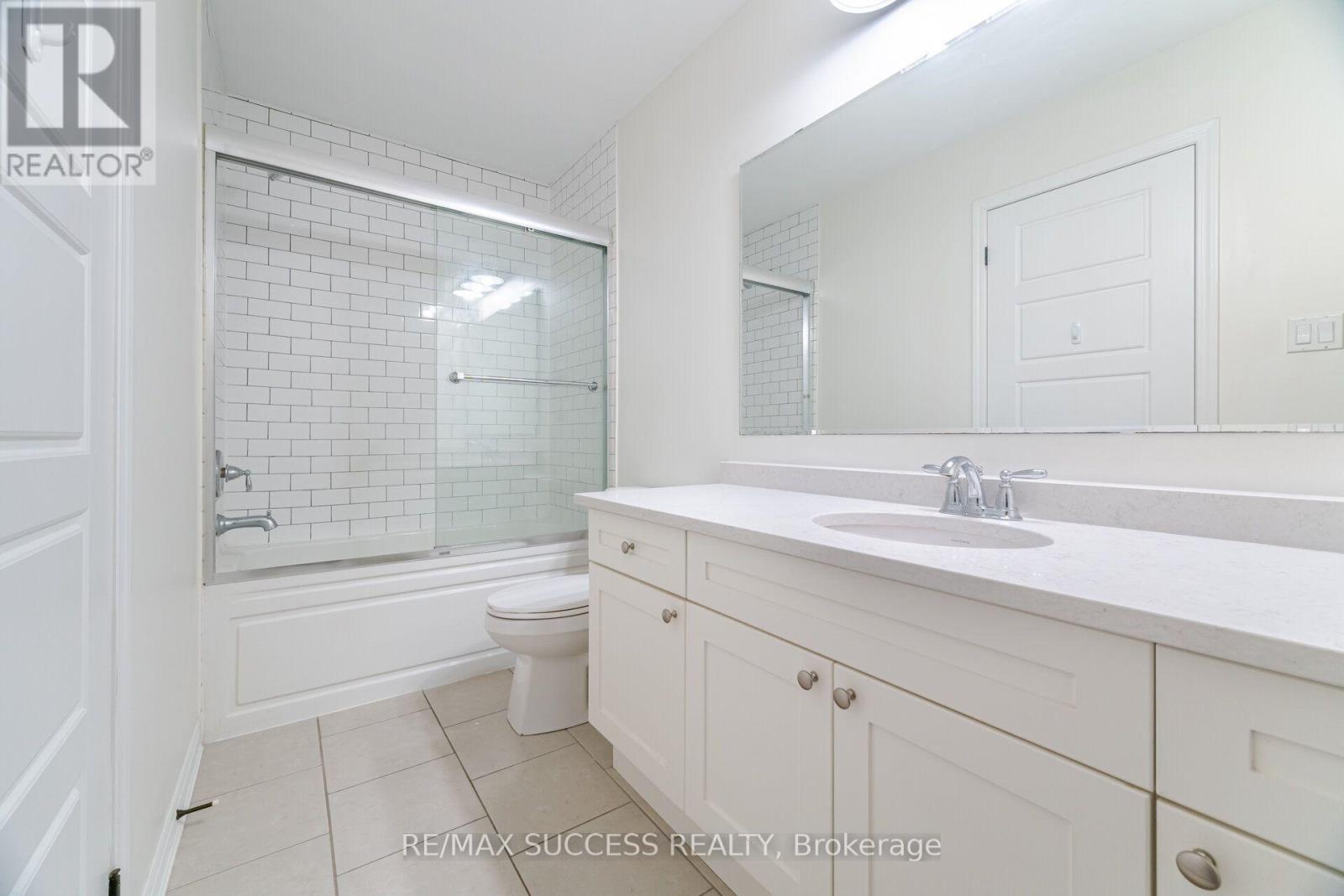 28 PICKETT PLACE - 38