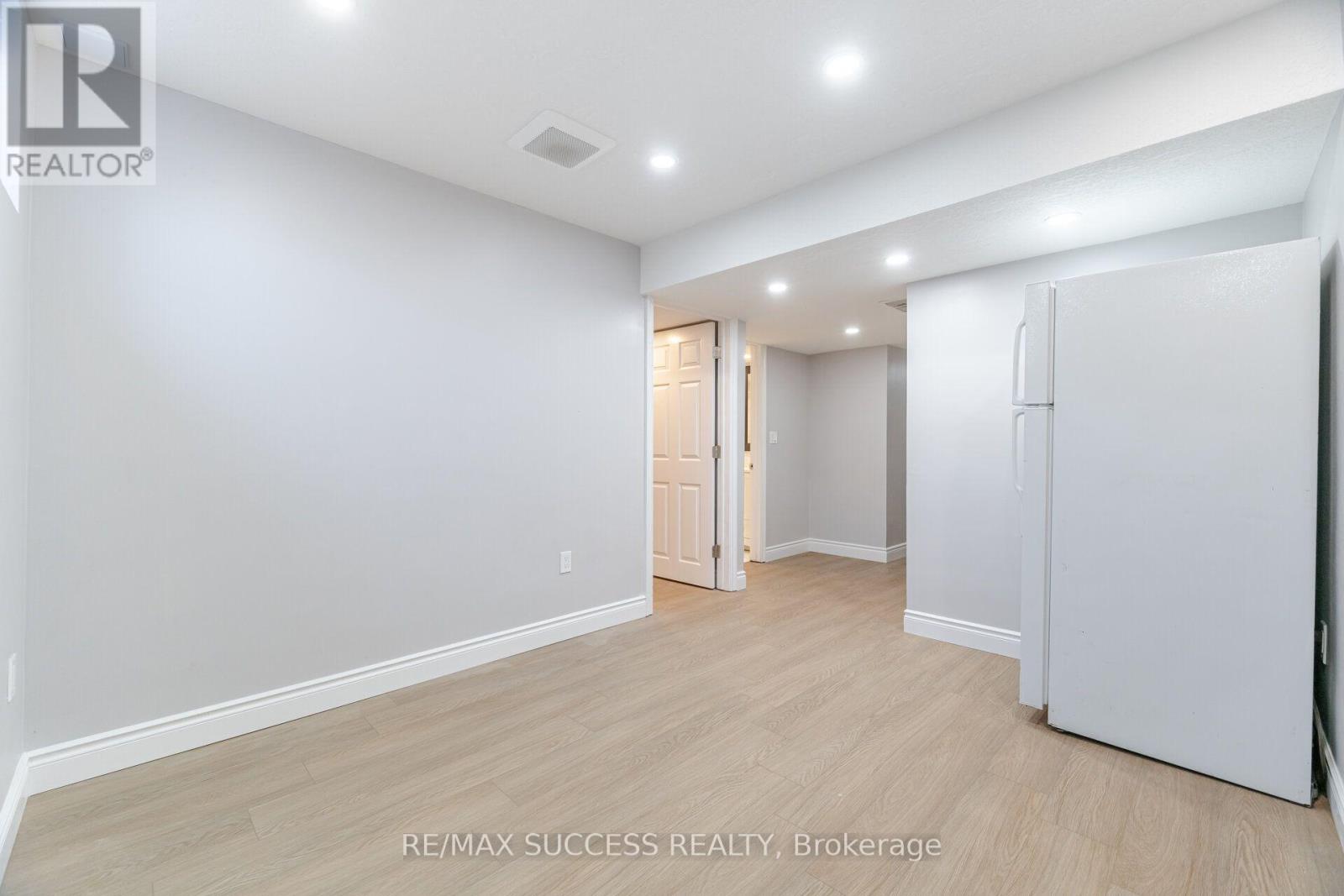 28 PICKETT PLACE - 42