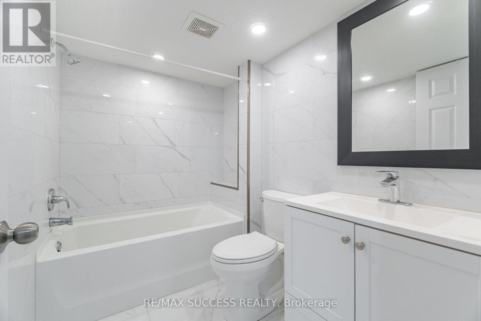 28 PICKETT PLACE - 43