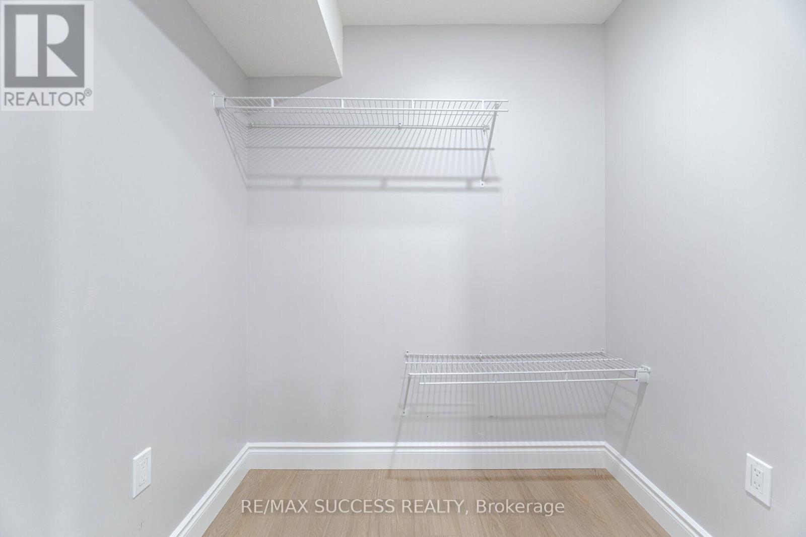 28 PICKETT PLACE - 46