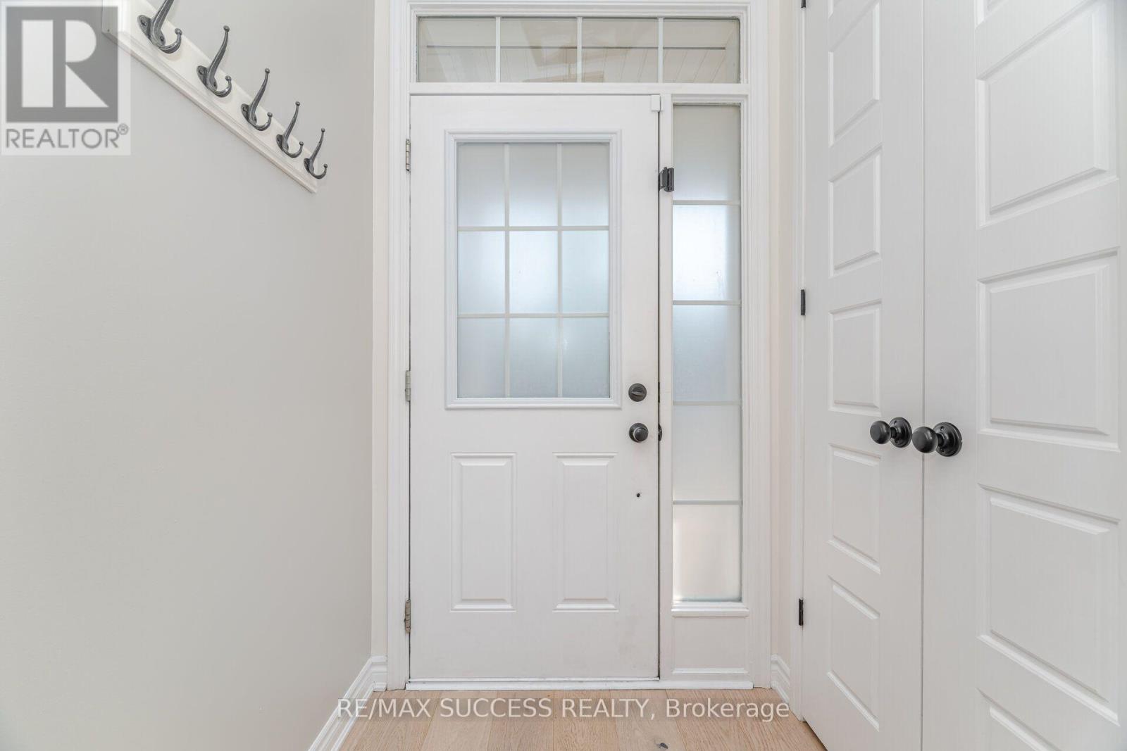 28 PICKETT PLACE - 7