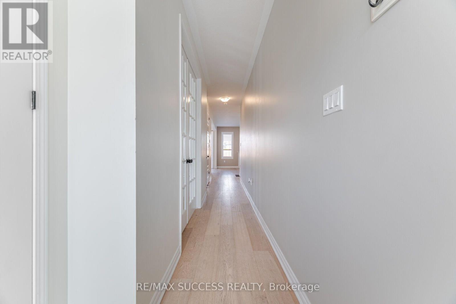 28 PICKETT PLACE - 8