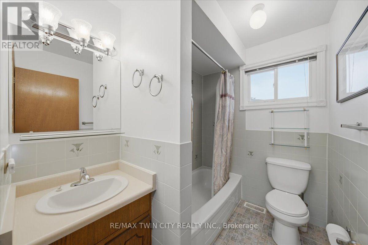 76 ENFIELD CRESCENT - 15