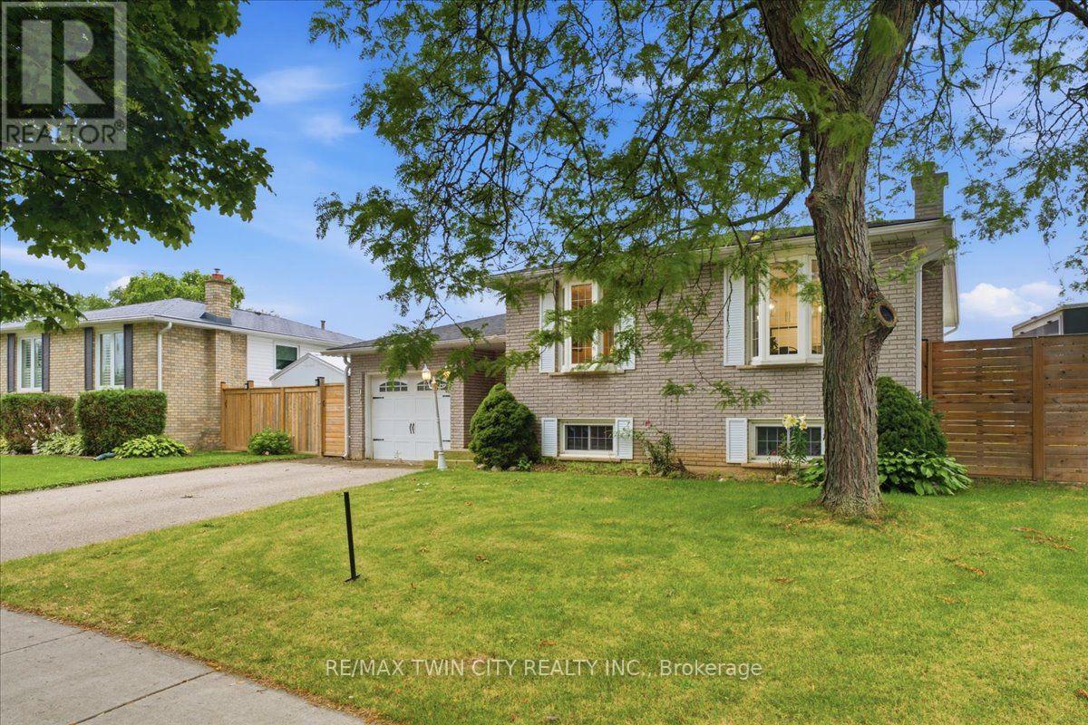 76 ENFIELD CRESCENT - 3