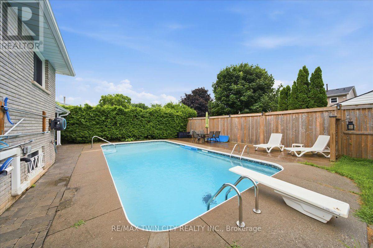 76 ENFIELD CRESCENT - 33
