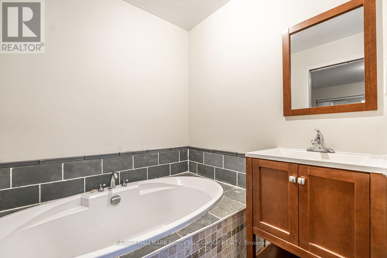 4 CLOVER COURT - 11