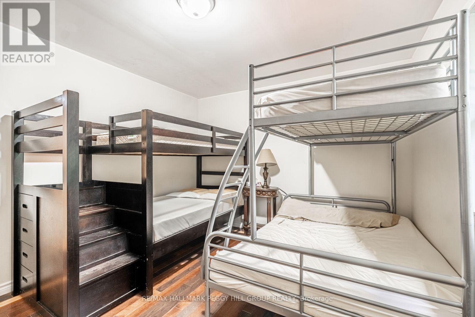 4 CLOVER COURT - 20