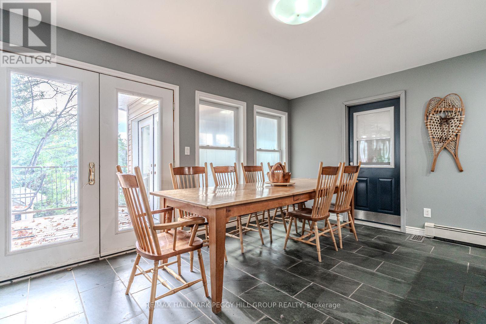 4 CLOVER COURT - 3