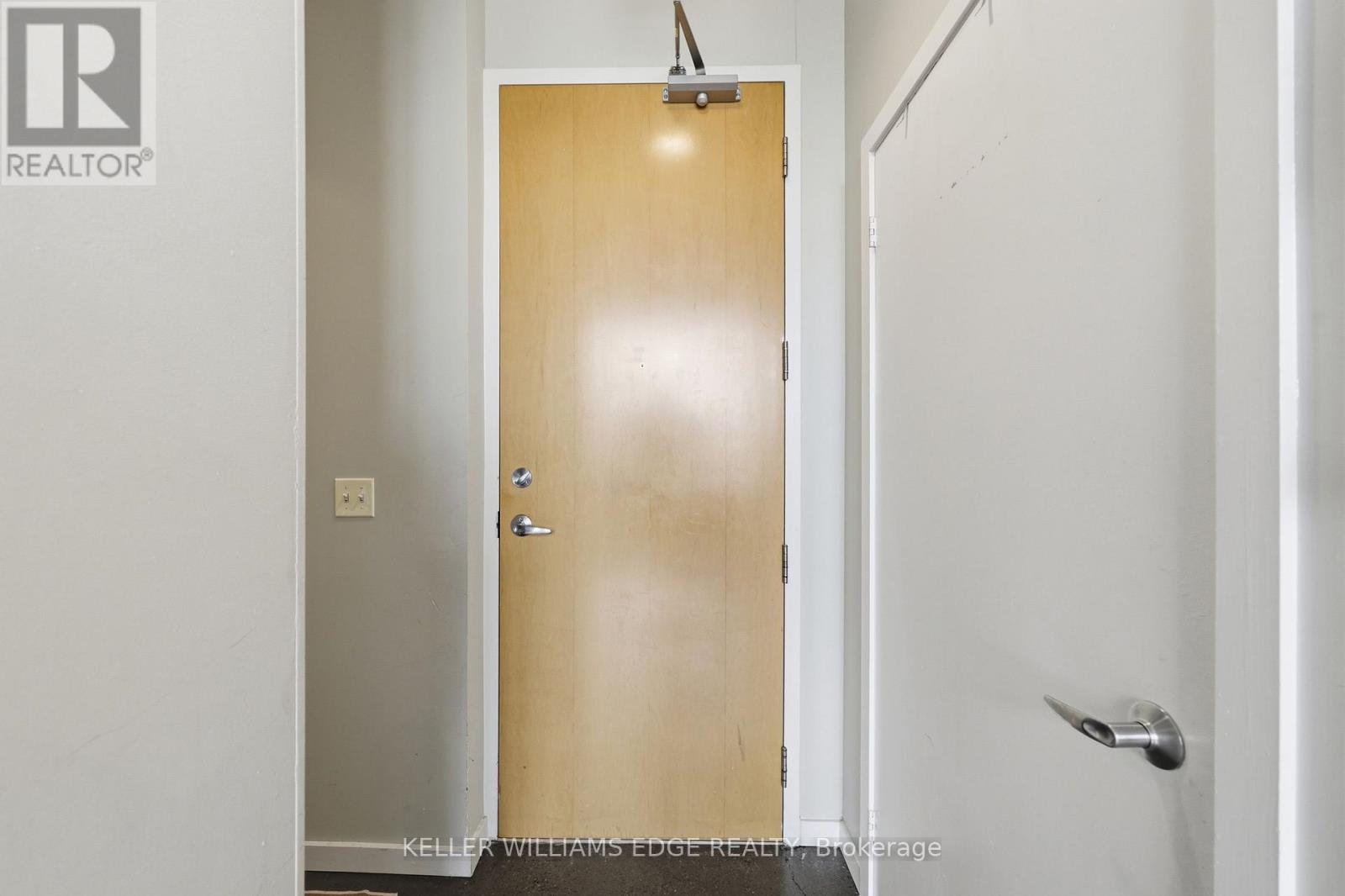 #307 410 KING STREET W - Image 4