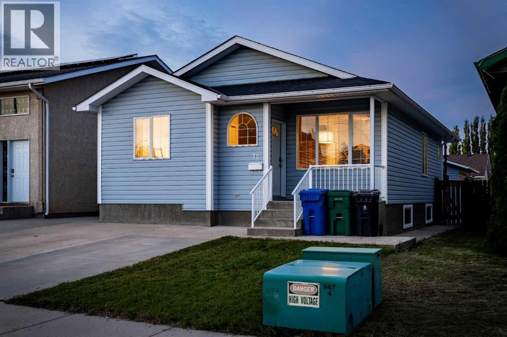 77 Blackfoot Crescent W - 1