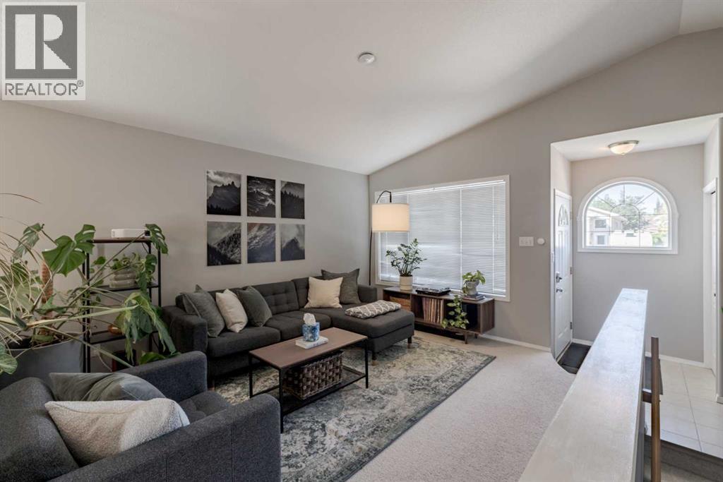 77 Blackfoot Crescent W - 4
