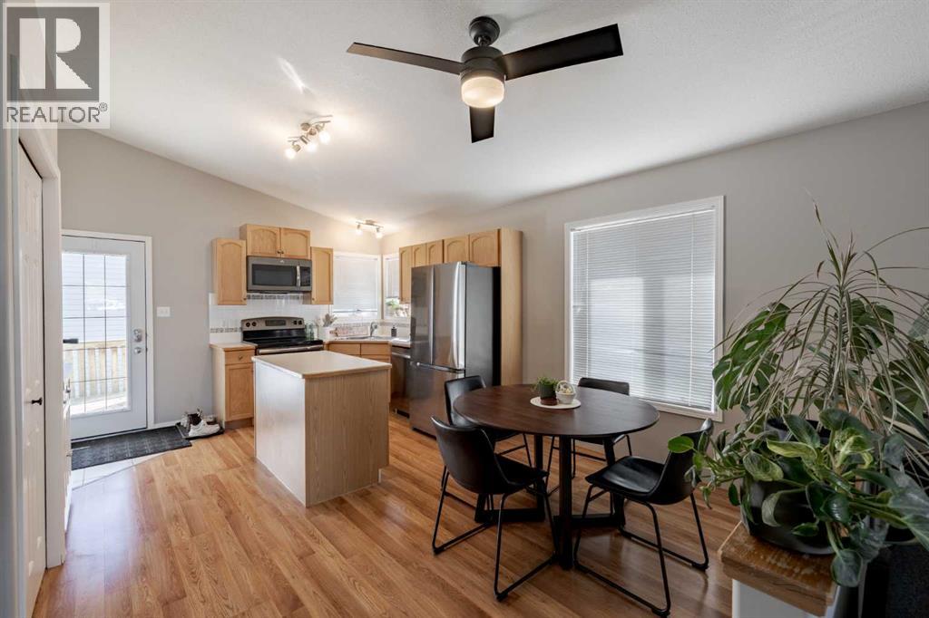77 Blackfoot Crescent W - 7