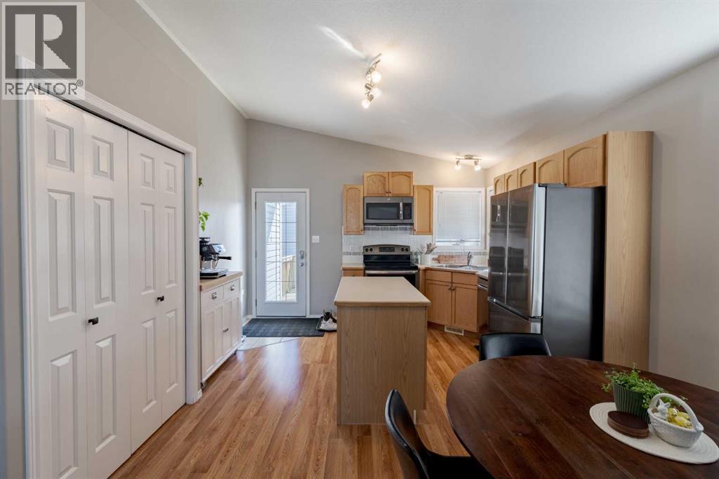 77 Blackfoot Crescent W - 9