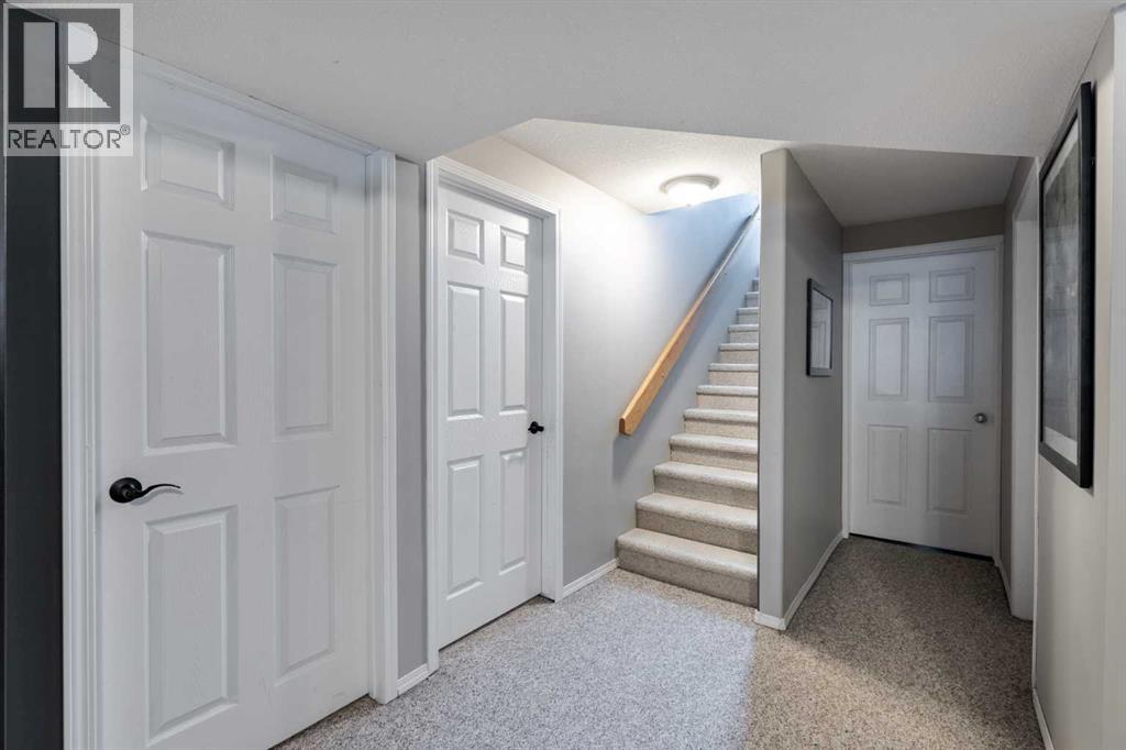77 Blackfoot Crescent W - 18