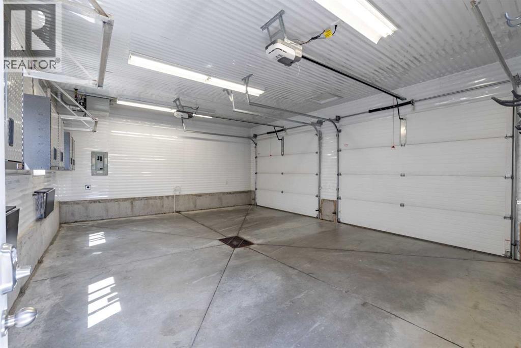 77 Blackfoot Crescent W - 30