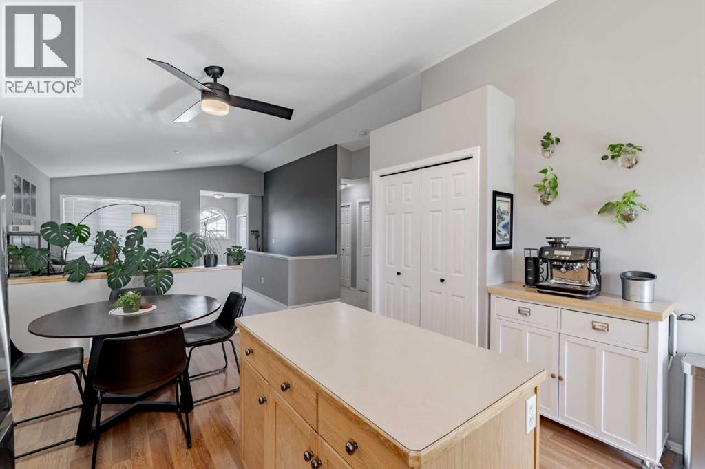 77 Blackfoot Crescent W - 12