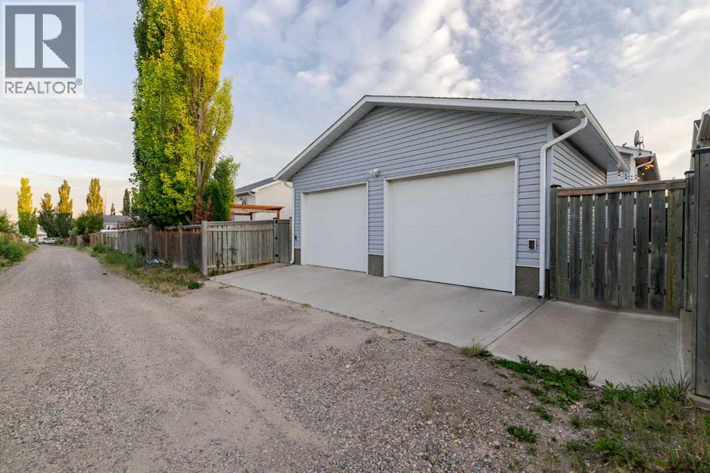 77 Blackfoot Crescent W - 34