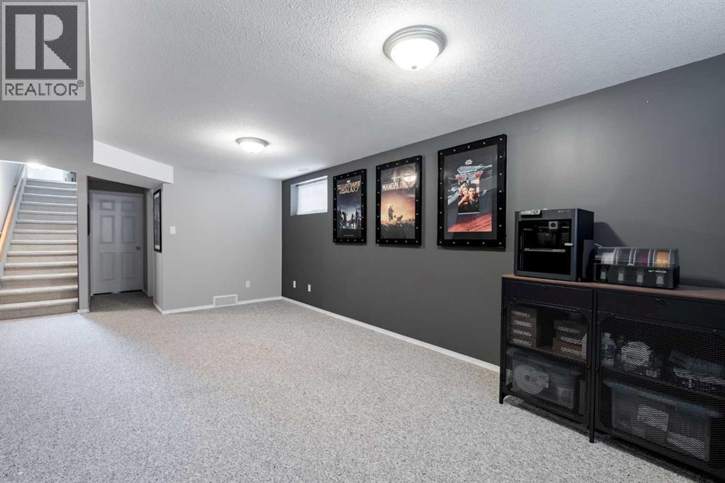 77 Blackfoot Crescent W - 21