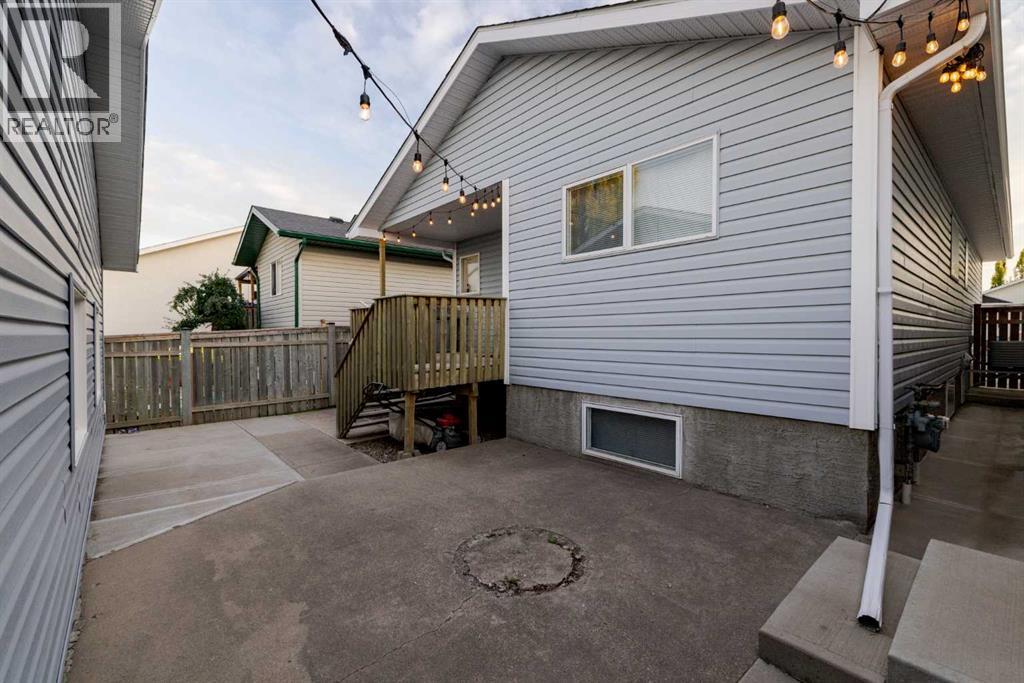 77 Blackfoot Crescent W - 29