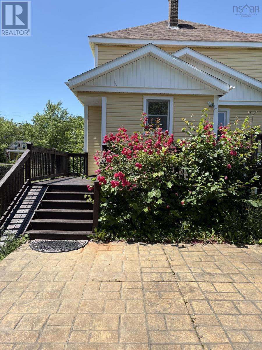 1637 NORTH MAIN Street - 33